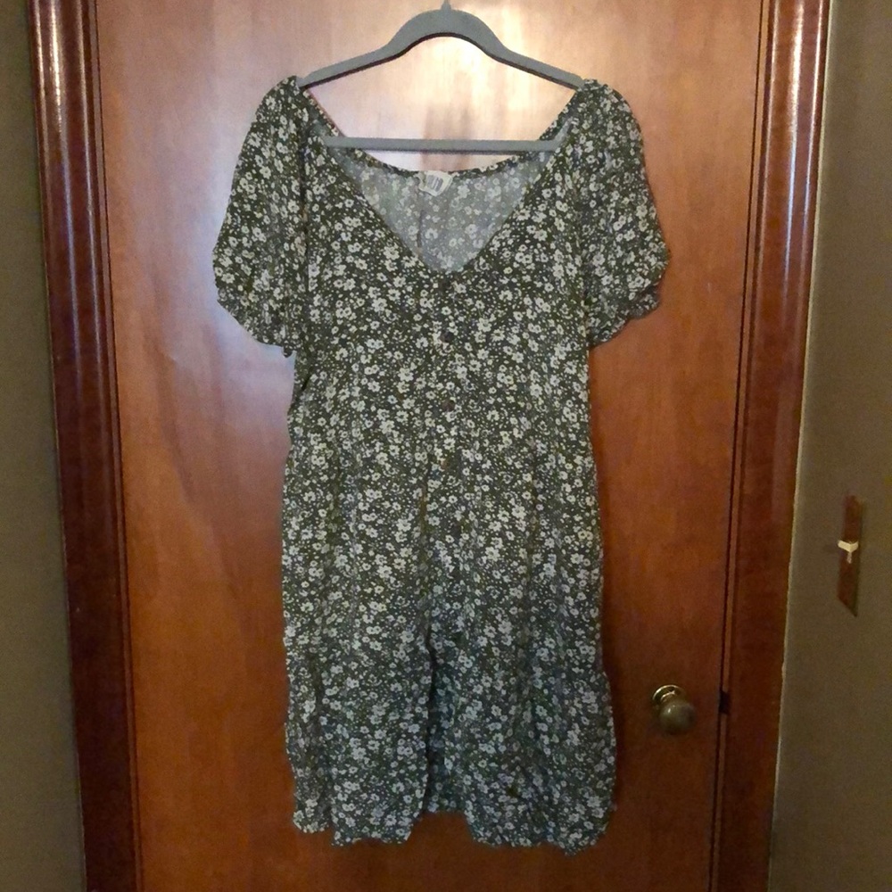 Green Peasant Cap Sleeve Dress with White Flowers 2X